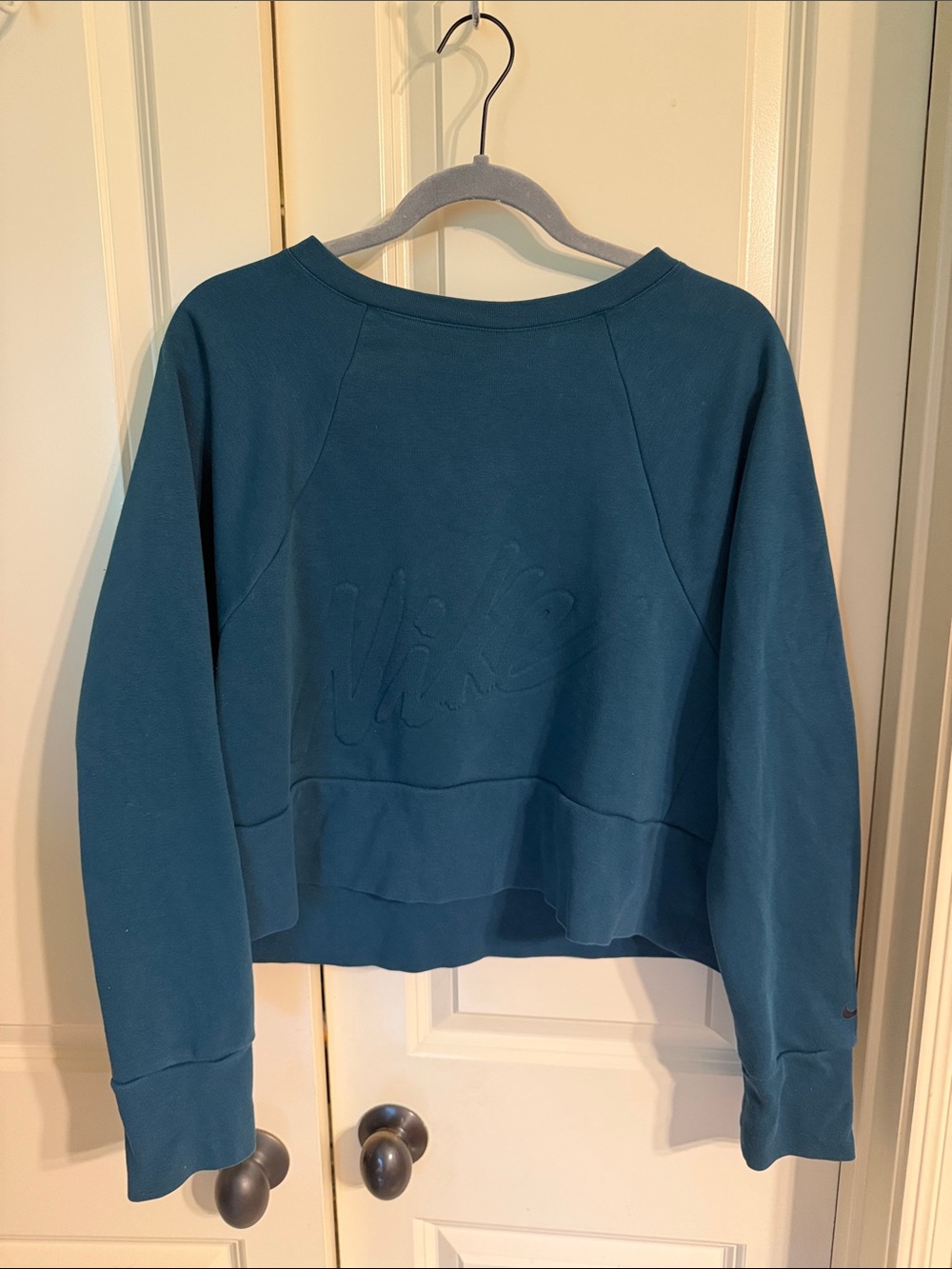 Nike Women's Cropped Teal Crewneck Sweatshirt